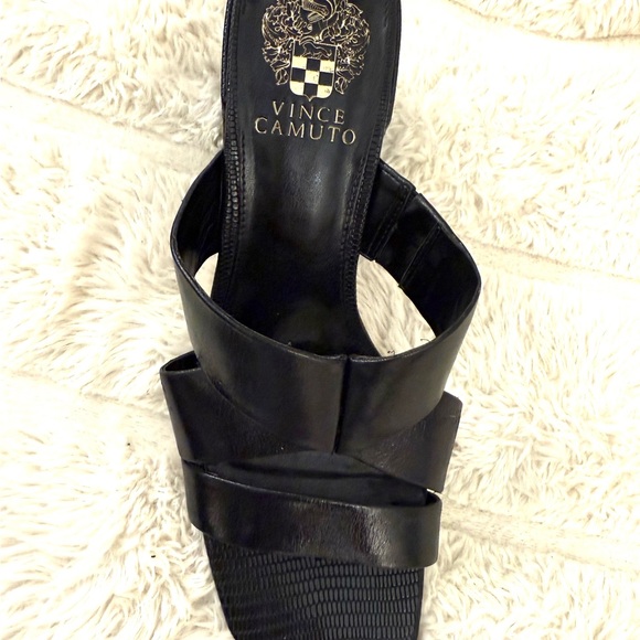 VINCE CAMUTO Black Sandals With Chunky Heel - Picture 3 of 16